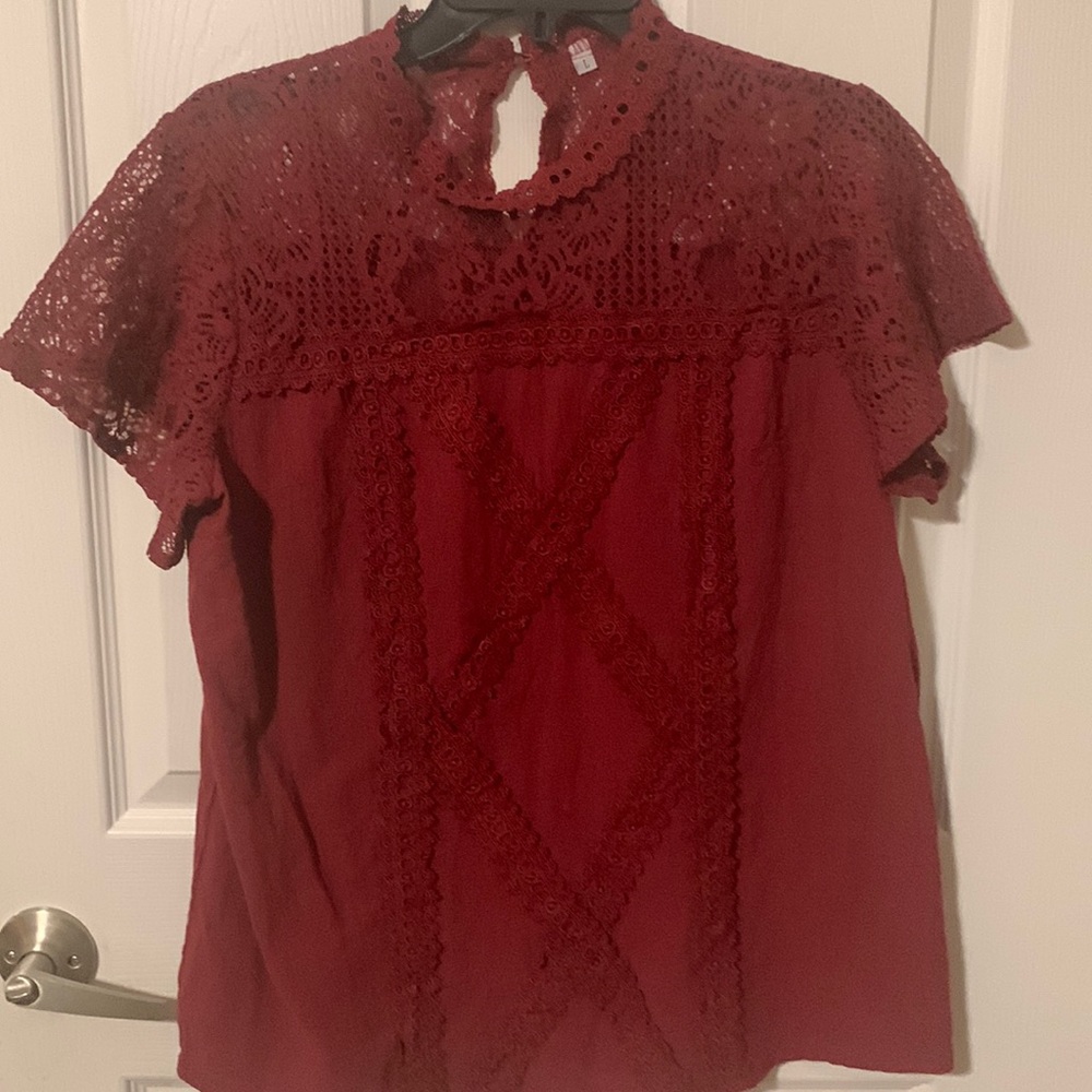 Women’s  Lace  trimmed Top/ Size Large/ Red/B46